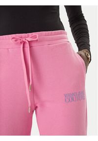 Versace Jeans Couture Spodnie dresowe 80HAAT01 CF01T Różowy Regular Fit. Kolor: różowy. Materiał: bawełna #4