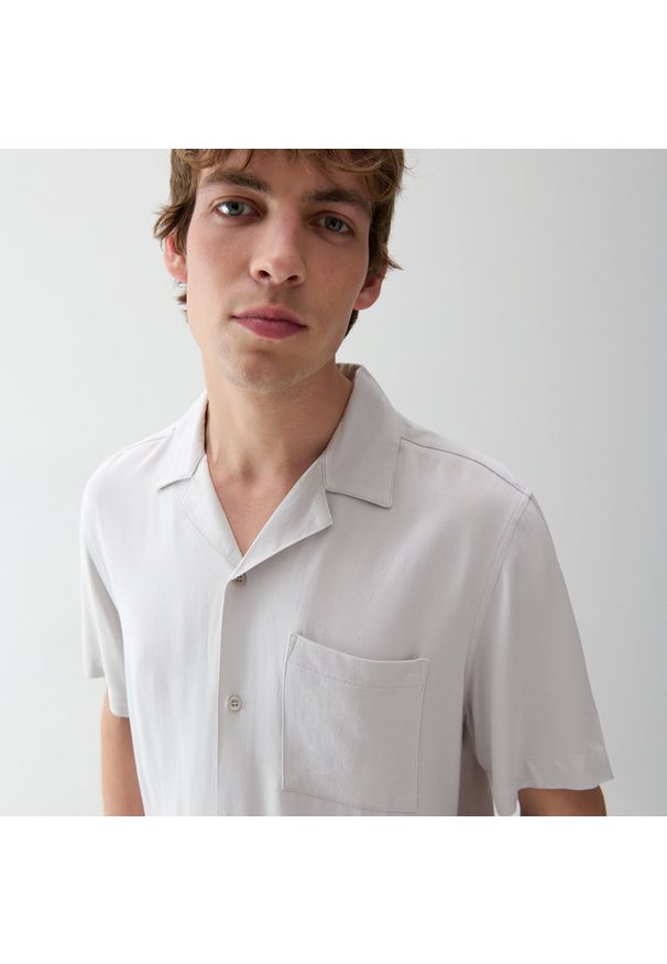 Reserved - Wiskozowa koszula comfort fit - Jasny szary. Kolor: szary. Materiał: wiskoza