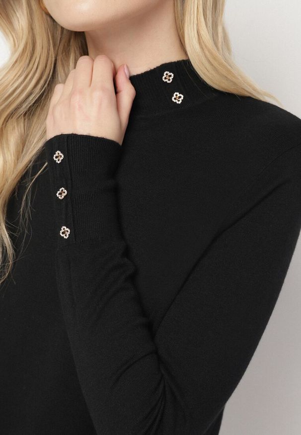 Born2be - Czarny Dopasowany Golf z Aplikacjami przy Dekolcie i Rękawach Unella. Typ kołnierza: golf. Kolor: czarny. Materiał: jeans. Wzór: aplikacja. Styl: elegancki