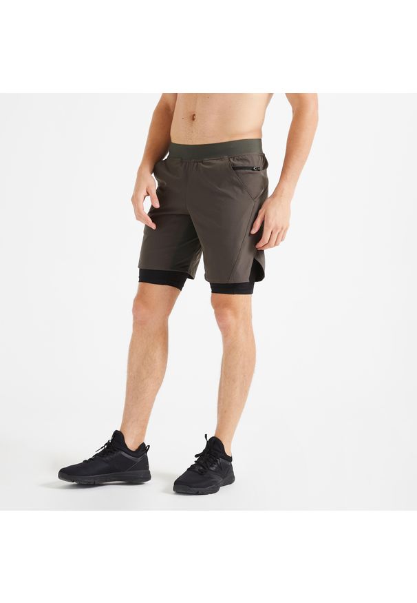 DOMYOS - Spodenki fitness cardio męskie Domyos 2 w 1. Kolor: zielony, brązowy, wielokolorowy. Materiał: materiał, skóra, elastan, poliester. Długość: krótkie. Sport: fitness