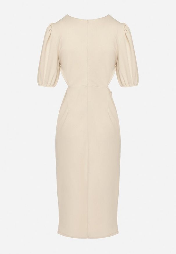 Born2be - Beżowa Sukienka o Dopasowanym Kroju z Marszczeniem i Wycięciem w Talii Desannia. Okazja: na co dzień. Kolor: beżowy. Długość rękawa: krótki rękaw. Typ sukienki: dopasowane. Styl: casual, klasyczny