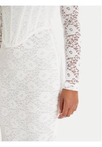 BARDOT - Bardot Sukienka koktajlowa Carmen 60189DB Biały Slim Fit. Typ kołnierza: typu carmen. Kolor: biały. Materiał: syntetyk. Styl: wizytowy #5