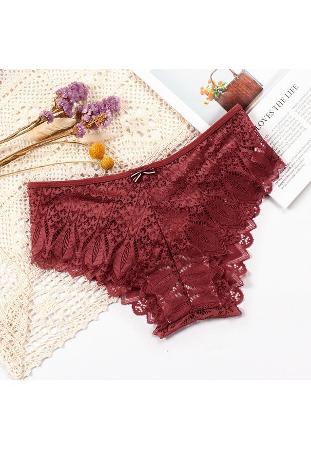 Intica - Koronkowe figi z wycięciami na romantyczny wieczór Emyle. Kolor: czerwony. Materiał: koronka. Wzór: aplikacja, koronka