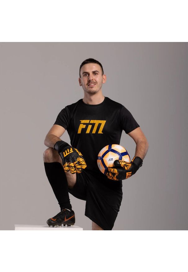 FOOTBALL MASTERS - Rękawice bramkarskie Invictus X Training. Kolor: czarny, pomarańczowy, wielokolorowy. Sport: piłka nożna