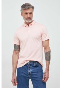Guess polo męski kolor różowy z aplikacją. Typ kołnierza: polo. Kolor: różowy. Wzór: aplikacja