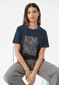 Volcano - Koszulka z wzorem, Comfort Fit, T-UNIQ. Okazja: na co dzień. Kolor: niebieski. Materiał: materiał, prążkowany, bawełna, jeans. Długość rękawa: krótki rękaw. Długość: krótkie. Wzór: napisy, nadruk. Styl: klasyczny, casual, elegancki #1