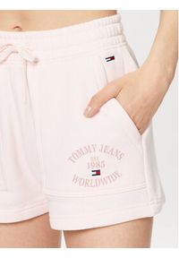 Tommy Jeans Szorty sportowe DW0DW15870 Różowy Relaxed Fit. Kolor: różowy. Materiał: bawełna