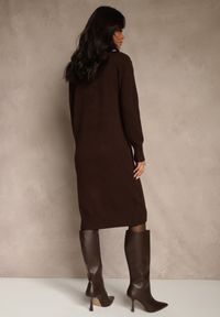 Renee - Brązowa Sweterkowa Sukienka z Bawełną i Golfem Reinaria. Okazja: na co dzień. Typ kołnierza: golf. Kolor: brązowy. Materiał: bawełna. Styl: casual #4