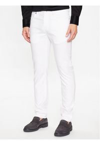 Baldessarini Spodnie materiałowe B1 16502/000/2424 Biały Regular Fit. Kolor: biały. Materiał: bawełna