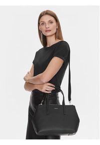 Calvin Klein Torebka Ck Must Tote Md K60K611441 Czarny. Kolor: czarny. Materiał: skórzane