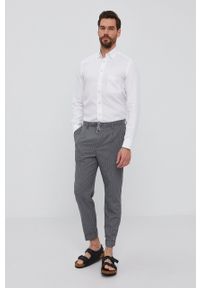 Emanuel Berg Koszula bawełniana męska kolor biały slim z kołnierzykiem button-down. Typ kołnierza: button down. Kolor: biały. Materiał: bawełna. Długość rękawa: długi rękaw. Długość: długie. Wzór: gładki #3