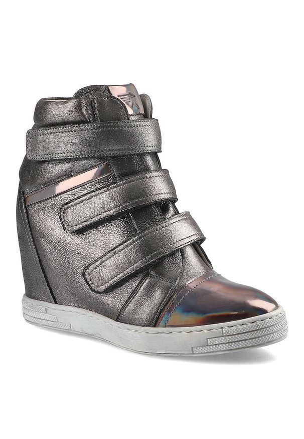 Sneakersy damskie Karino, lakierowana skóra naturalna zapinana na trzy rzepy i na płaskim obcasie, srebrno-szare, 1694-127-P. Okazja: na co dzień. Zapięcie: rzepy. Kolor: srebrny. Materiał: skóra, lakier. Szerokość cholewki: normalna. Obcas: na obcasie. Styl: casual, sportowy. Wysokość obcasa: niski