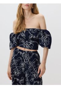 Reserved - Bluzka z haftem - granatowy. Kolor: niebieski. Materiał: dzianina, wiskoza. Długość: krótkie. Wzór: haft