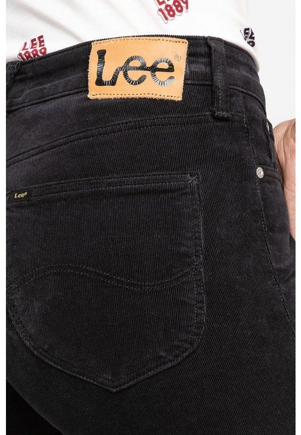 Lee - LEE ELLY DAMSKIE SPODNIE SZTRUKSOWE TAP SHOE L305LO38 112106096. Materiał: sztruks