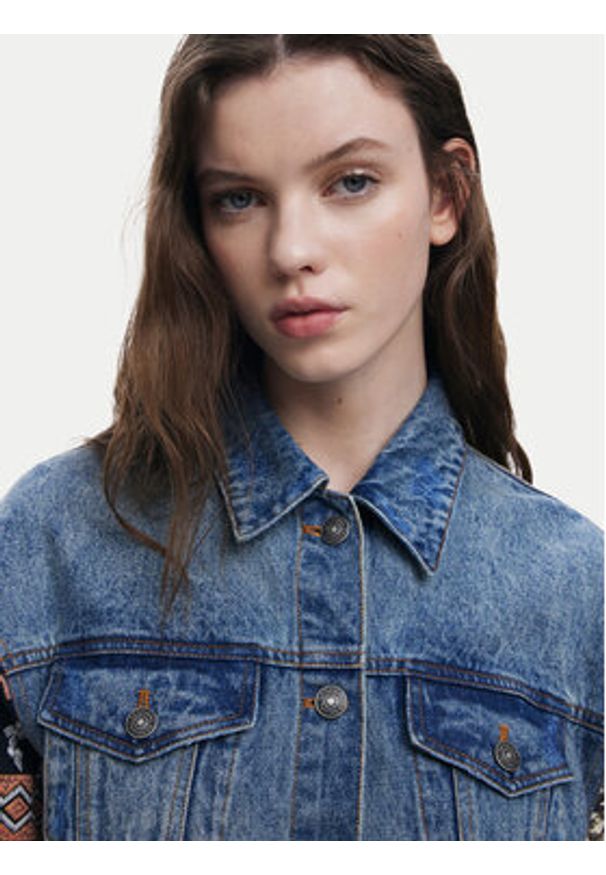 Desigual Kurtka jeansowa Cassid 25SWED59 Niebieski Regular Fit. Kolor: niebieski. Materiał: bawełna