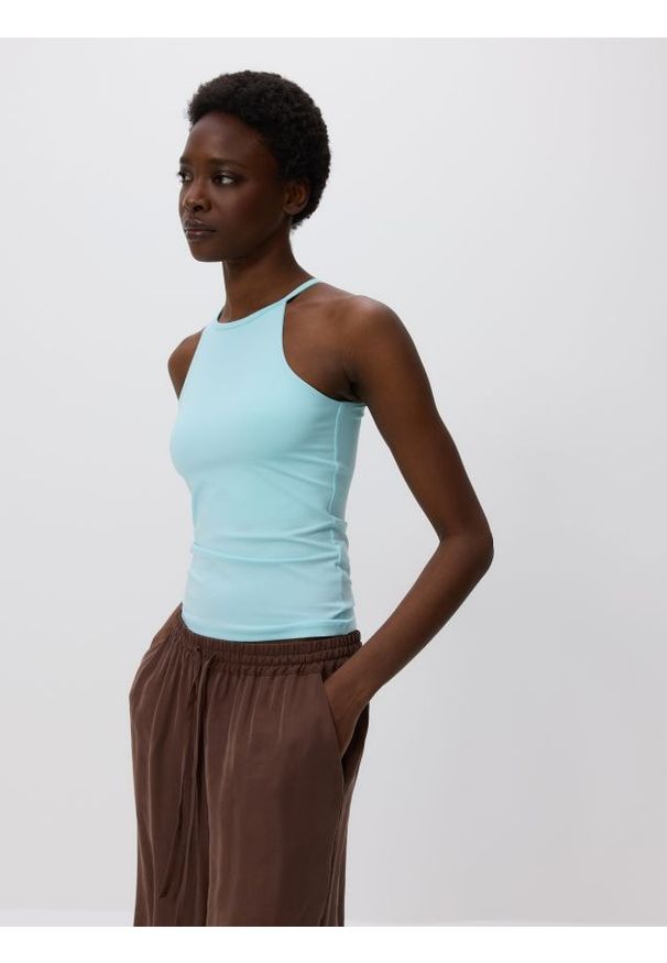 Reserved - Gładki top - jasnoturkusowy. Kolor: turkusowy. Materiał: dzianina. Wzór: gładki
