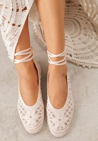 Born2be - Beżowe Szydełkowe Balerinki VICES w Stylu Boho z Wiązaniem Wokół Kostki Nassea. Okazja: na co dzień. Kolor: beżowy. Materiał: jeans, len, satyna. Szerokość cholewki: normalna. Wzór: ażurowy. Sezon: lato. Styl: boho #6