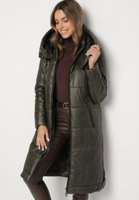 Born2be - Zielona Pikowana Kurtka z Kapturem i Bocznymi Ściągaczami Esaviele. Okazja: na co dzień, na spacer. Typ kołnierza: kaptur. Kolor: zielony. Materiał: jeans. Styl: casual