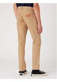 Wrangler Spodnie materiałowe Greensboro W15QDRC20 112334233 Beżowy Straight Leg. Kolor: beżowy. Materiał: bawełna