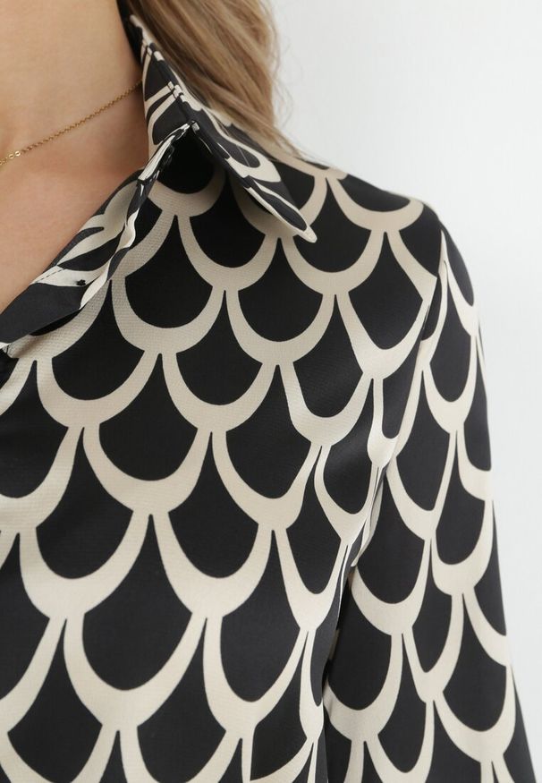 Born2be - Czarna Koszulowa Sukienka z Wiązanym Paskiem Atheneta. Kolor: czarny. Materiał: materiał. Wzór: nadruk. Typ sukienki: koszulowe