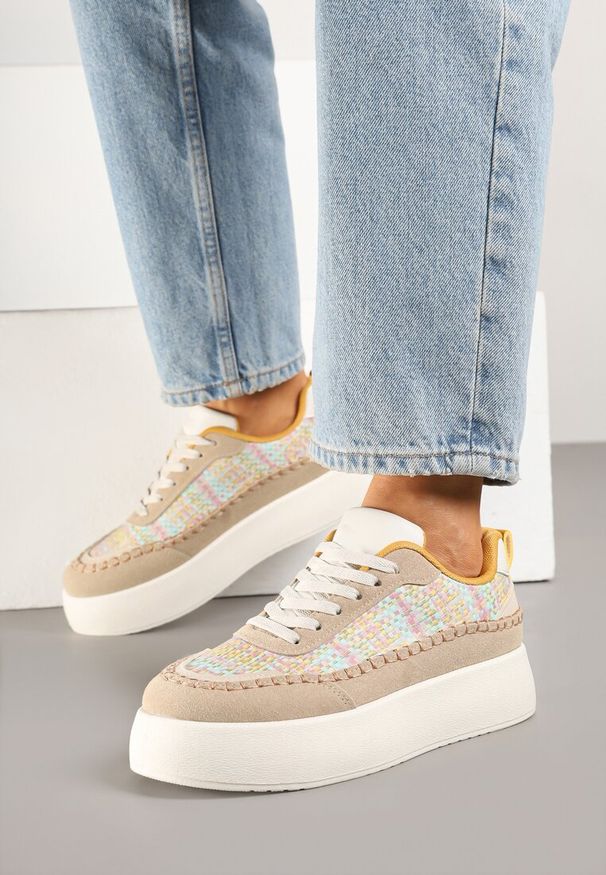 Renee - Ciemnobeżowe Sneakersy na Platformie Ozdobione Plecionką Nilaraviela. Okazja: na co dzień. Kolor: beżowy. Materiał: skóra, jeans. Wzór: aplikacja. Obcas: na platformie