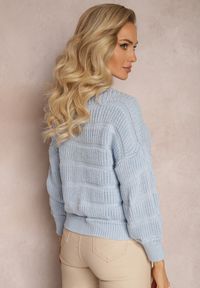 Renee - Niebieski Sweter o Krótszym Luźnym Fasonie Olimppia. Kolor: niebieski. Długość: krótkie. Wzór: jednolity. Sezon: jesień, zima #3