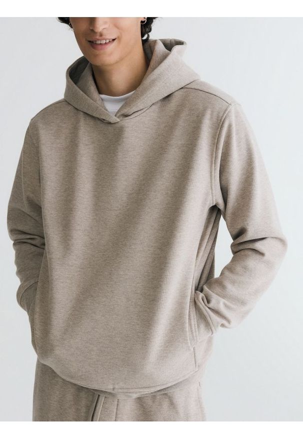 Reserved - Bluza regular z kapturem - beżowy. Kolor: beżowy. Materiał: bawełna, dzianina