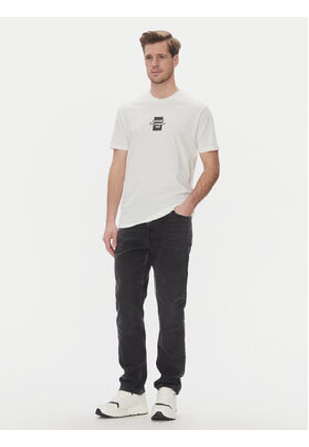 Armani Exchange T-Shirt XM000767 AF12308 U0009 Biały Regular Fit. Kolor: biały. Materiał: bawełna