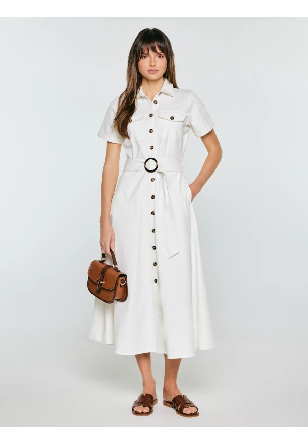 Big-Star - Sukienka damska midi jeansowa trapezowa biała Becca 100. Okazja: na co dzień. Kolor: biały. Materiał: jeans. Długość rękawa: krótki rękaw. Typ sukienki: trapezowe. Styl: casual, klasyczny, elegancki. Długość: midi