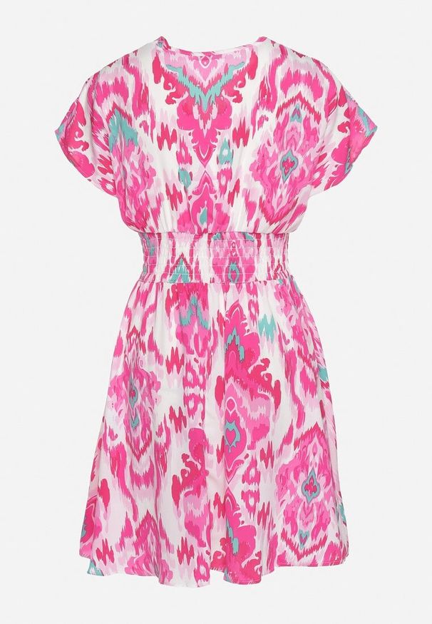 Born2be - Fuksjowa Sukienka Rozkloszowana z Kopertowym Dekoltem i Gumką w Pasie Emrra. Okazja: na co dzień, na plażę. Typ kołnierza: dekolt kopertowy. Kolor: różowy. Materiał: tkanina. Sezon: lato. Typ sukienki: kopertowe. Styl: casual