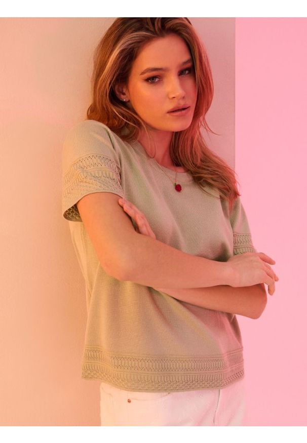 Sinsay - Swetrowa bluzka z ażurowymi detalami i wiskozą - zielony. Kolor: zielony. Materiał: wiskoza. Wzór: ażurowy