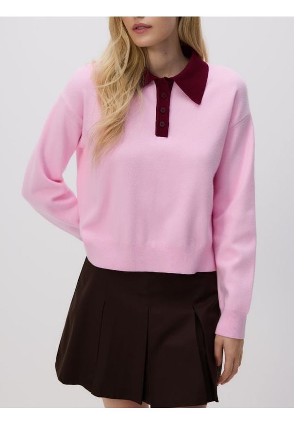 Reserved - Sweter polo z wiskozą - różowy. Typ kołnierza: polo. Kolor: różowy. Materiał: wiskoza