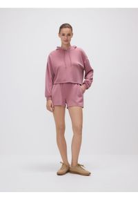 Reserved - Krótka bluza z kapturem - jasnofioletowy. Typ kołnierza: kaptur. Kolor: fioletowy. Materiał: dzianina, wiskoza. Długość: krótkie