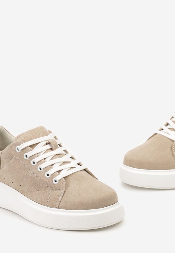 Renee - Beżowe Sneakersy z Ozdobnym Zapiętkiem Emicca. Okazja: na spotkanie biznesowe, do pracy, na co dzień. Kolor: beżowy. Materiał: skóra. Sezon: lato, wiosna. Obcas: na obcasie