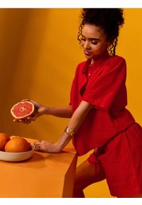 Sinsay - Szorty z domieszką lnu - pomarańczowy. Kolor: pomarańczowy. Materiał: len