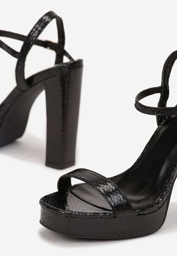 Born2be - Czarne Lakierowane Sandały na Słupku i Platformie Norono. Zapięcie: sprzączka. Kolor: czarny. Materiał: lakier. Obcas: na platformie