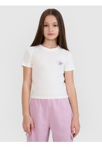 4f - 4F T-shirt regular z nadrukiem dziewczęcy - kremowy 140 (9-10 lat). Okazja: na co dzień. Kolor: kremowy. Materiał: jersey, bawełna, dzianina. Długość rękawa: krótki rękaw. Długość: krótkie. Wzór: nadruk. Sezon: lato. Styl: casual, sportowy #1