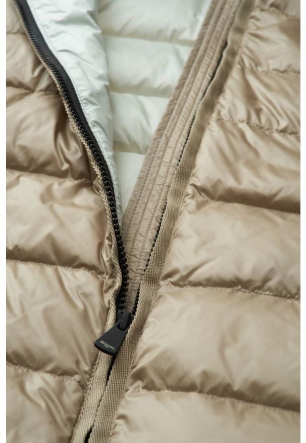 Blauer USA - BLAUER Beżowa damska kurtka Arcadia Short Jackets. Kolor: beżowy. Materiał: poliamid, futro