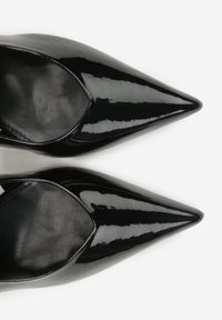 Renee - Czarne Szpilki Lakierowane z Wycięciami Fyriana. Zapięcie: sprzączka. Kolor: czarny. Materiał: lakier. Wzór: aplikacja. Sezon: jesień. Obcas: na szpilce. Styl: elegancki. Wysokość obcasa: średni #4