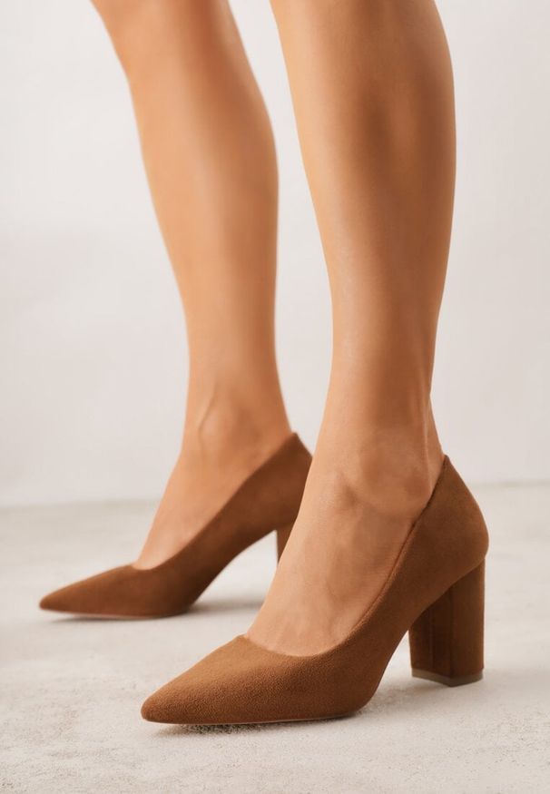 Born2be - Brązowe Klasyczne Czółenka na Obcasie Vices ze Skórzaną Wkładką Maithria. Okazja: na spotkanie biznesowe, do pracy. Kolor: brązowy. Materiał: skóra. Obcas: na obcasie. Styl: klasyczny. Wysokość obcasa: średni