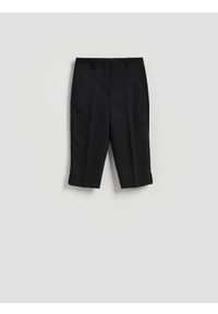 Reserved - Spodnie capri - czarny. Kolor: czarny. Materiał: bawełna, tkanina #1