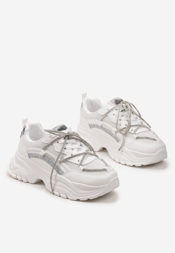 Renee - Białe Sneakersy na Grubej Podeszwie Ozdobione Cyrkoniami i Brokatem Klineria. Kolor: biały. Wzór: aplikacja