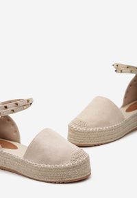 Renee - Beżowe Espadryle na Grubej Podeszwie z Plecionki Ozdobione Ćwiekami Elorvia. Kolor: beżowy. Wzór: aplikacja. Sezon: lato. Styl: boho, elegancki