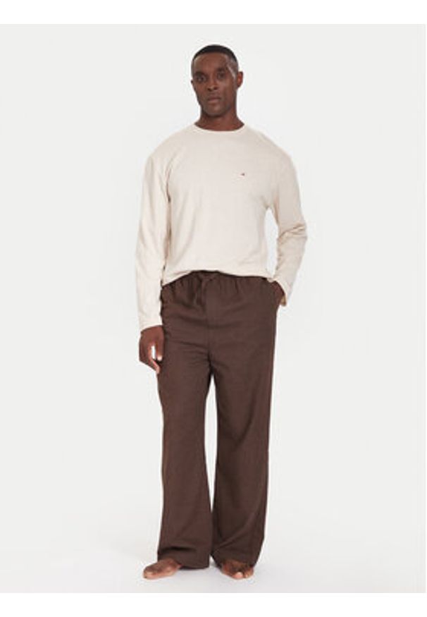 TOMMY HILFIGER - Tommy Hilfiger Piżama UM0UM03689 Brązowy Relaxed Fit. Kolor: brązowy. Materiał: bawełna