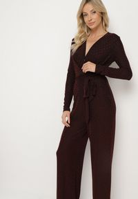 Born2be - Bordowy Kombinezon z Wiskozą Kopertowym Dekoltem i Materiałowym Paskiem Miathalise. Okazja: na spotkanie biznesowe. Kolor: czerwony. Materiał: materiał, wiskoza. Długość: długie. Styl: biznesowy #2