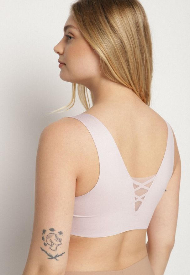 Born2be - Jasnoróżowy Biustonosz Sportowy z Siateczką i Gorsetowym Zdobieniem Saliatessa. Kolor: różowy. Rodzaj stanika: wyciągane miseczki. Wzór: aplikacja