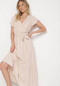Born2be - Beżowa Wiskozowa Sukienka z Kopertowym Dekoltem z Paskiem Savorlisse. Okazja: na co dzień. Kolor: beżowy. Materiał: wiskoza. Wzór: aplikacja. Typ sukienki: kopertowe. Styl: casual, klasyczny #2