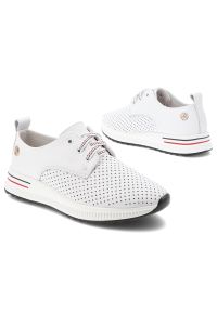 Półbuty damskie Artiker, cholewka ze skóry naturalnej licowej klasyczne wiązanie sportowy fason, białe, 54C1760. Kolor: biały. Materiał: skóra. Szerokość cholewki: normalna. Styl: klasyczny, sportowy #5