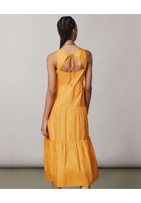 Patrizia Pepe - PATRIZIA PEPE - Rozkloszowana sukienka midi z falbanami. Kolor: żółty. Materiał: bawełna. Długość: midi #2