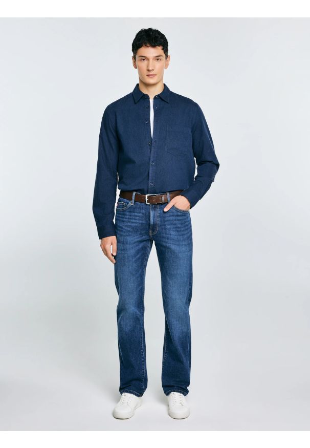 Big-Star - Koszula męska w drobną jodełkę granatowa Grest 403. Kolor: niebieski. Materiał: bawełna, jeans. Długość rękawa: długi rękaw. Długość: długie. Wzór: jodełka. Styl: klasyczny, elegancki